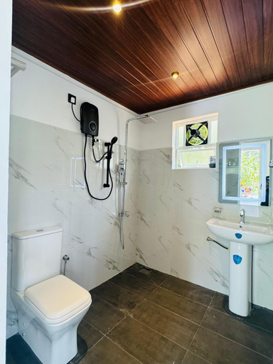 Bathroom 3, Rainforest cabin, Kotapola
