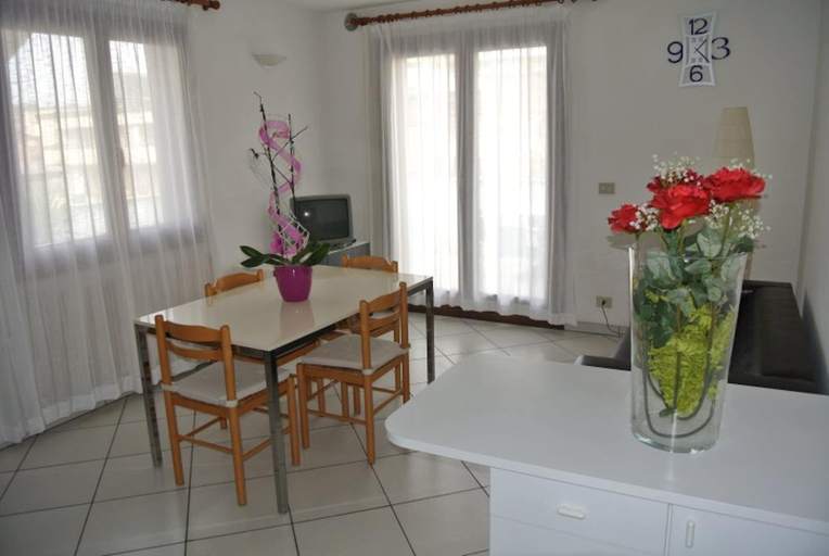Dining room, Enjoy Your Holiday 200m From the Beach, Udine