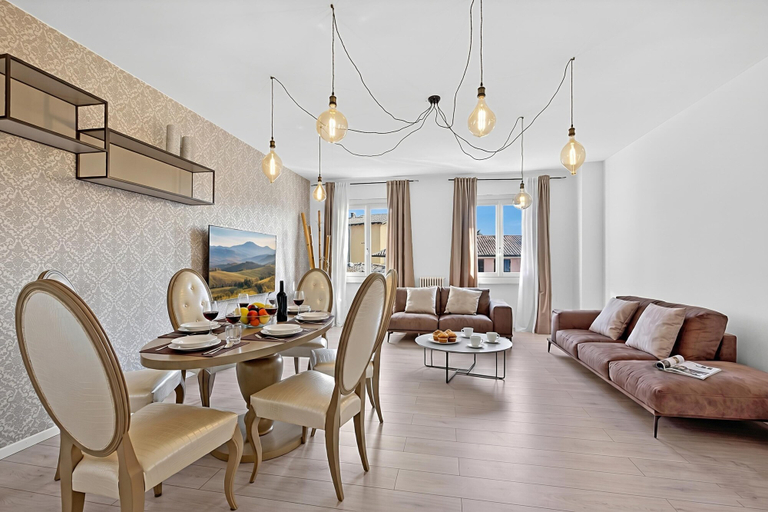 Dining 5, Bono Deluxe: 3BR Home in Desenzano, Brescia