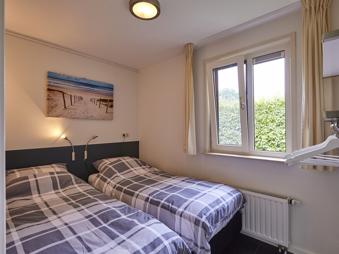 Bedroom 2, Holiday Home in Kortgene Near Lake Veere, Noord-Beveland