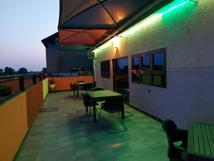 Outdoor dining, ロイヤル ブルー ゲスト ハウス、ロメ トーゴ。, Golfe (incl Lomé)
