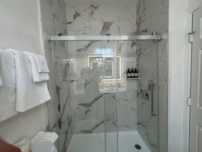 Bathroom 4, Athens Hotel Suites, Houston
