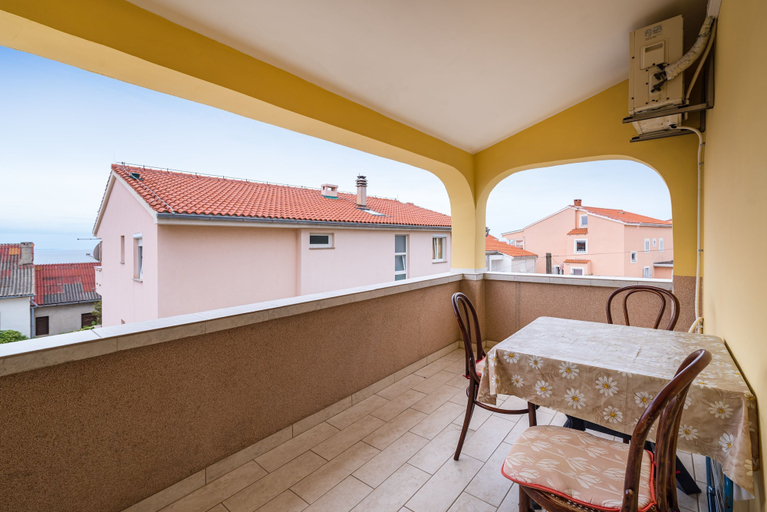 Outdoor dining 3, Nice Apartment Silvia 4 for 3 Persons, Novalja