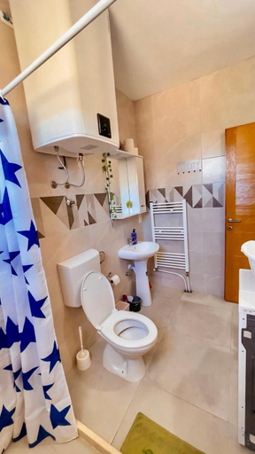Bathroom 3, Ella Apartments