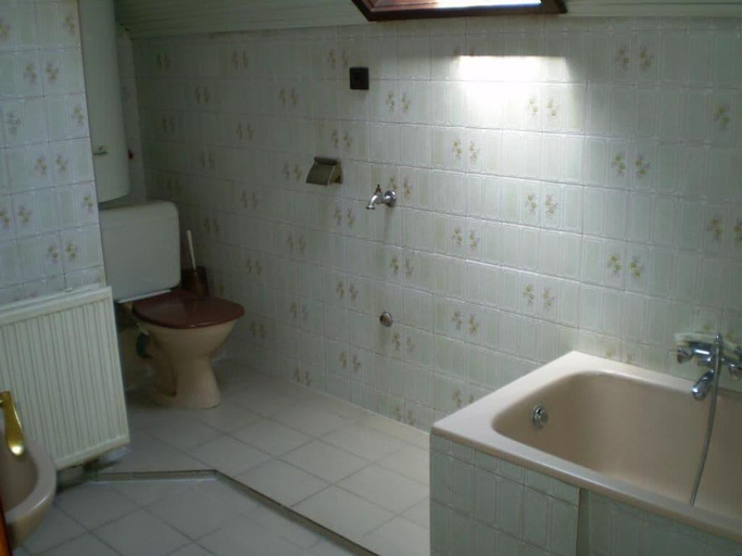 Bathroom 4, Hotel Palota, Budapesti