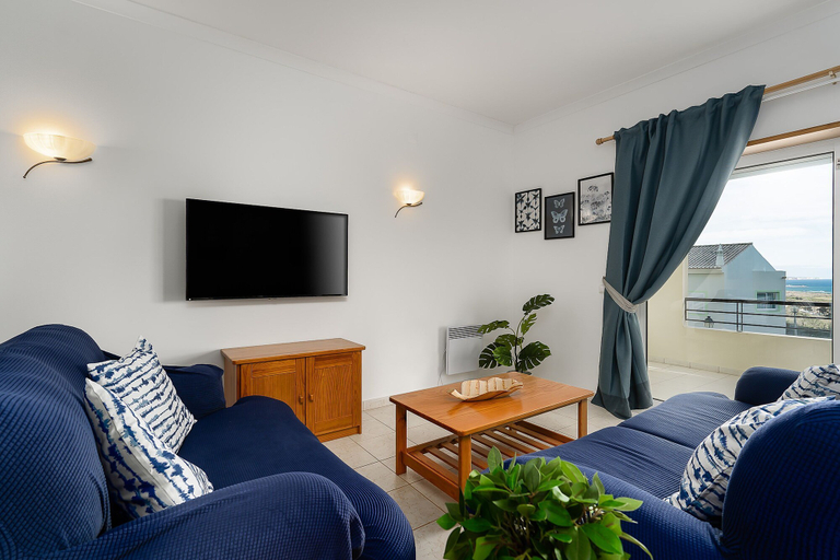 Room 3, Meia Praia Beach Golf Perfect for Families Ent, Lagos