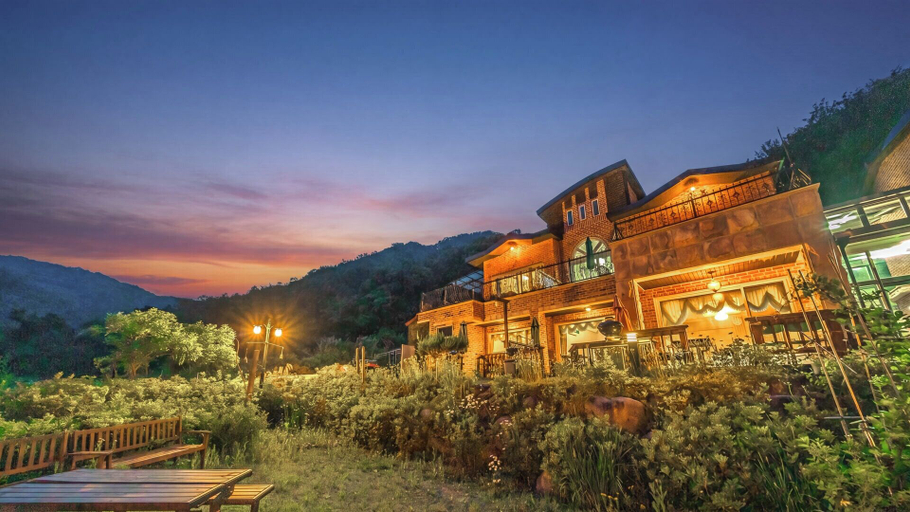 Exterior & Views 2, Inje Leenchung Pension, Inje