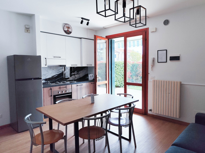 Dining room 2, Spacious Apartment With Pool Access, Venezia
