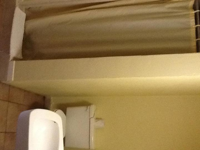 Bathroom 2, Snowy River Inn, Navajo
