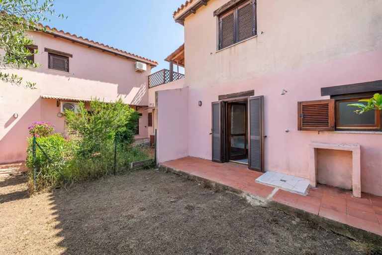 Exterior 4, San Teodoro Flat Steps From the Beach, Nuoro