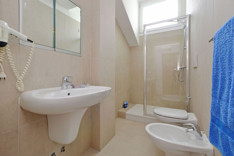 Bathroom 3, Charming Retreat Just Steps From the Beach, Udine
