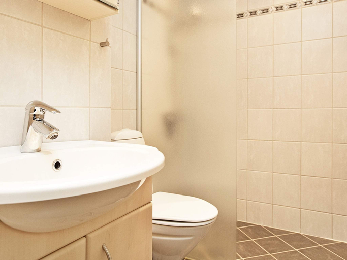 Bathroom 5, 4 person holiday park home in Fanø, Fanø