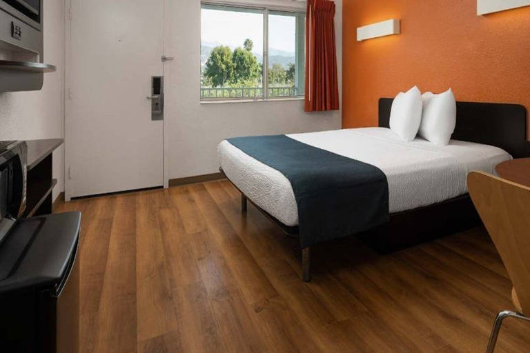 Bedroom 3, Vagabond Inn Santa Barbara - Carpinteria North, Santa Barbara