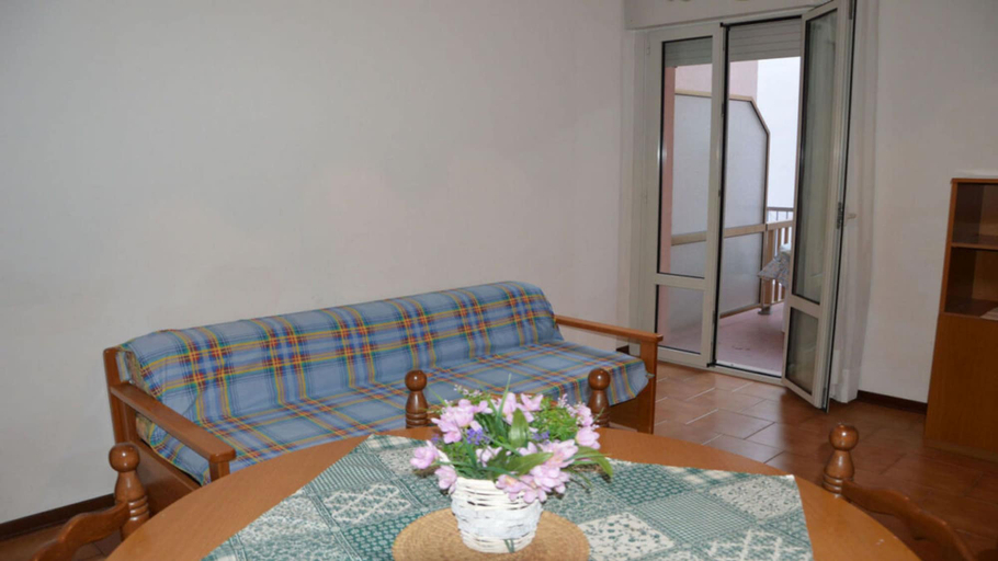 Living room, Caorle Awaits you in a Comfortable Apartment, Venezia