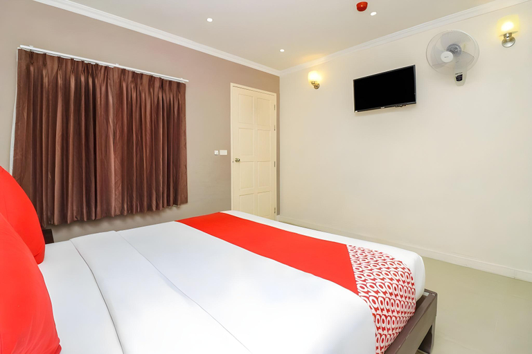 Bedroom 3, Natural Beach Hotel Pattaya, Pattaya