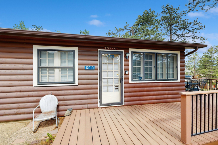 Terrace/patio 2, Ideal Vacation Home With Wraparound Deck & Rocky Mountain View, Larimer