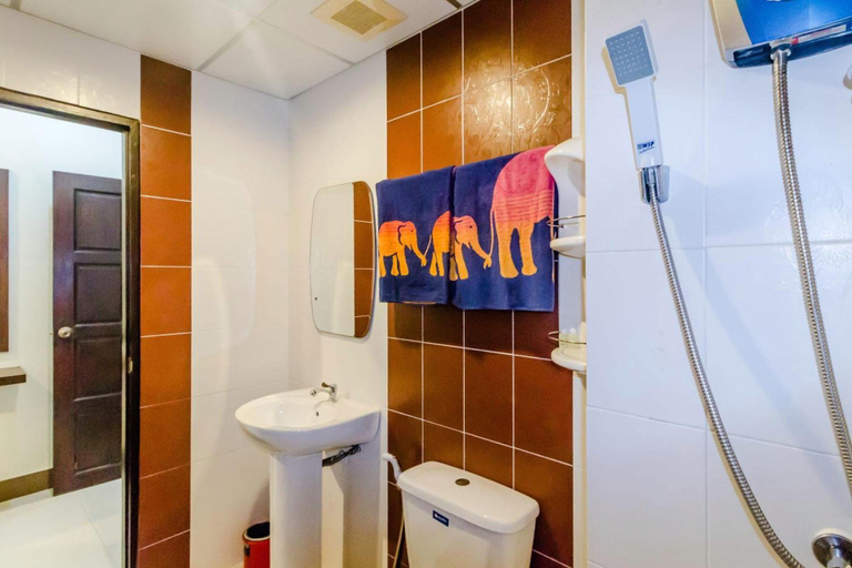 Bathroom 4, Baan Yuyen Karon Guesthouse, Phuket Island