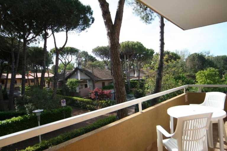 Balcony 3, Kid Friendly Flat in a Quiet Green Zone of Lignano, Udine