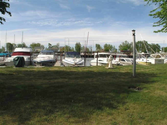 Marina, Beautiful Chalet in Erieau for Rent, Lake Erie
