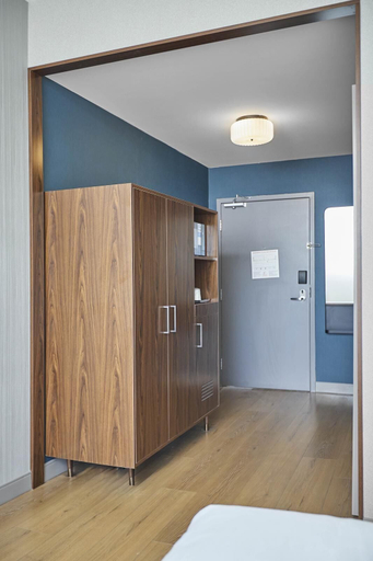 Wardrobe, Four Points By Sheraton Oakville, Halton