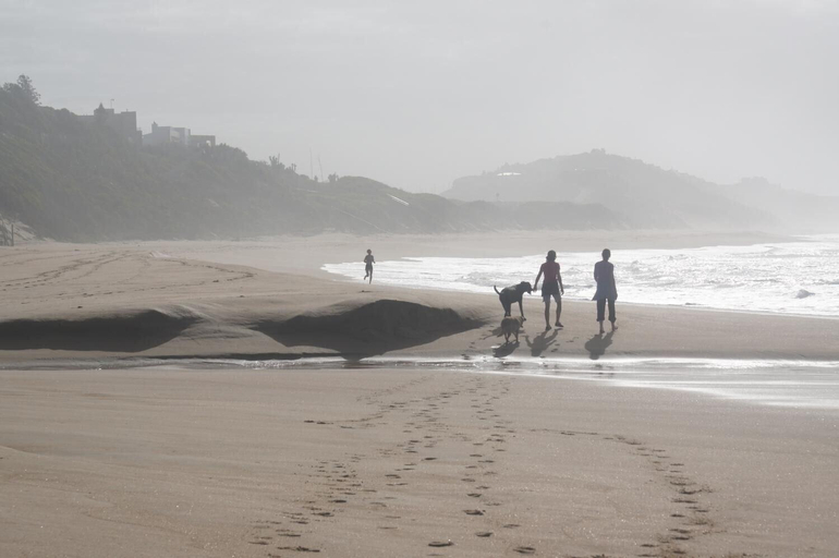 Beach 3, The Pink Lodge On The Beach, Eden