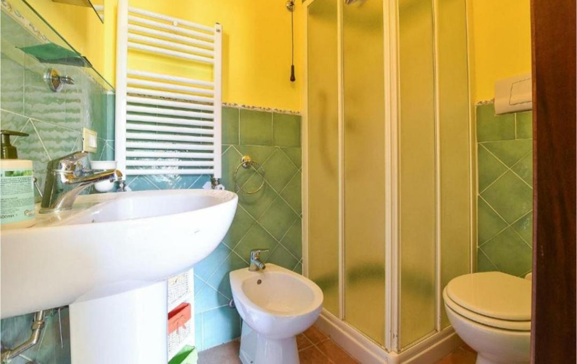 Bathroom 3, Baglio Cuttaia, Palermo