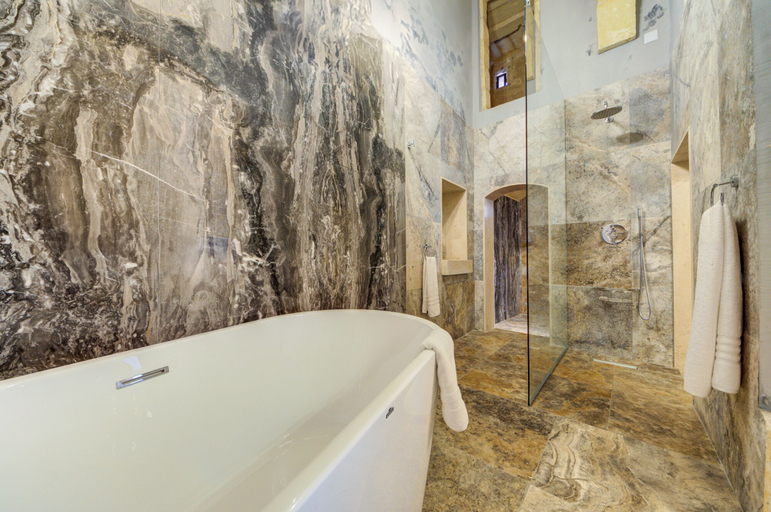 Bathroom 2, Room-ta Karmenu - An 800 Year old Modern