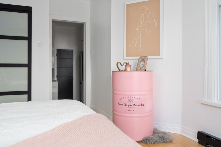 Others 5, Downtown Luxe - Parking, Metro, King Bed, Sleeps 6, Montréal