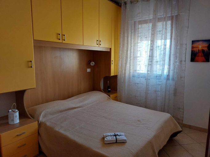Room 2, Accommodation With Terrace and Parking, Rovigo