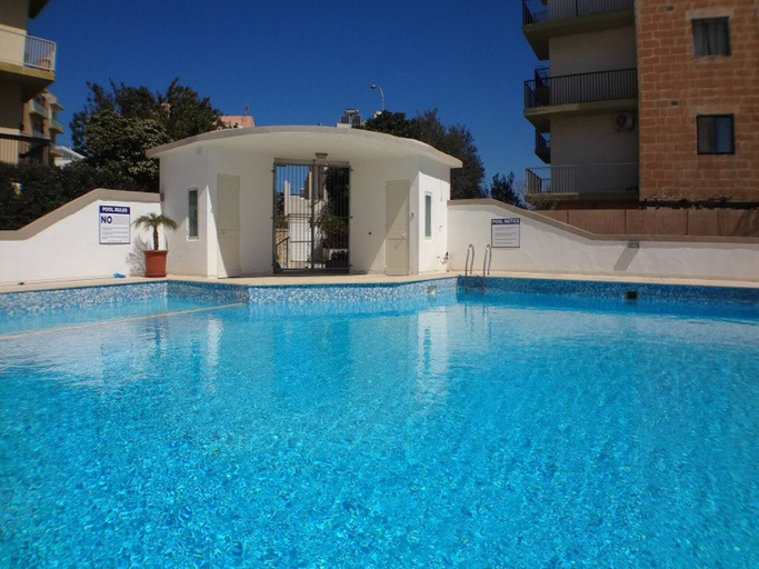 Pool 2, Apartment With Pool Near Beach In St Julians