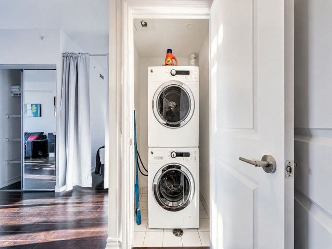 Bathroom 4, Downtown Toronto Near Sick Kids 2bedroom Sleeps 6 Balcony, 3 Tvs, Pet Friendly, Toronto