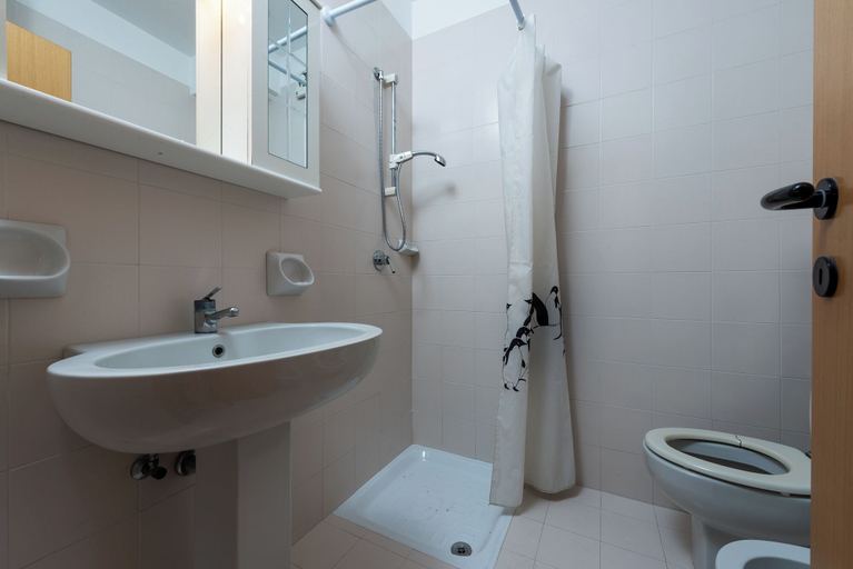 Bathroom 3, Family Beachfront Residence in Bibione With Pool, Venezia