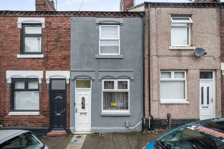 Exterior 2, Contractor-friendly 2-bedroom house with free parking, Stoke-on-Trent