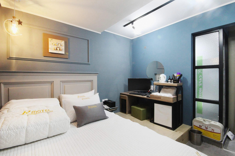 Bedroom, R Motel, Busanjin