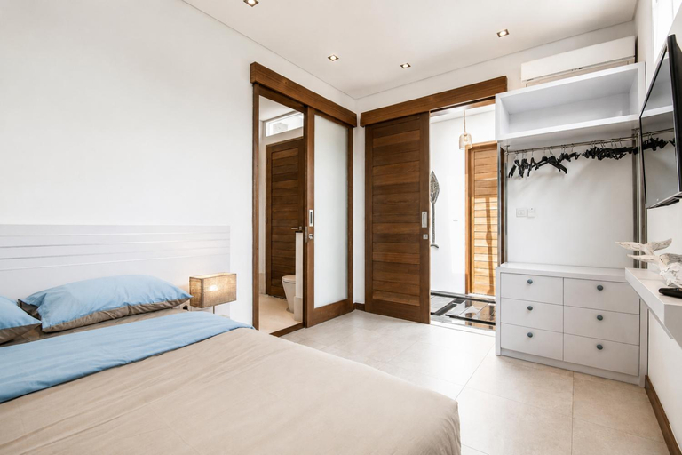 Bedroom 2, 5BR Designer Villa, Walk to Beach, Luxury Living, Badung