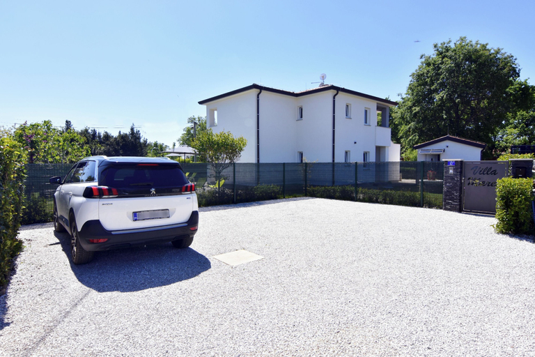 Property grounds 5, Modern Holiday Home With Shared Pool, Umag
