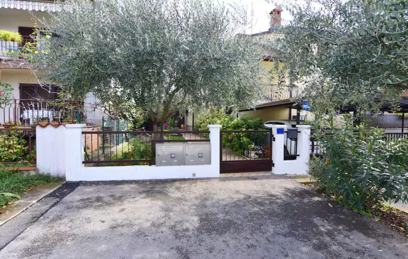 Property grounds 2, Quiet Stay With Garden View, Umag