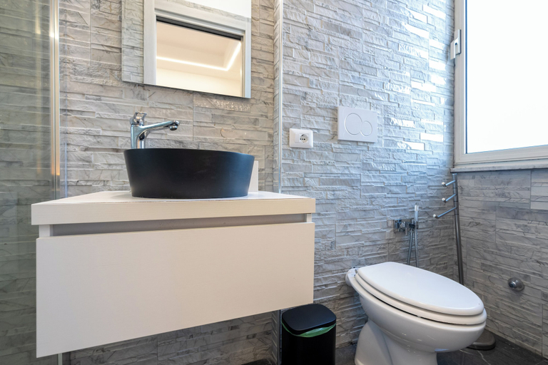 Bathroom 5, ReRent Rooms - 36 Trionfale Guesthouse, Rome
