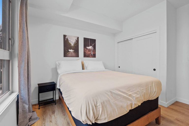 Room 2, Luxurious Large 3 Bedroom Loft Saskatchewan Drive, Division No. 11