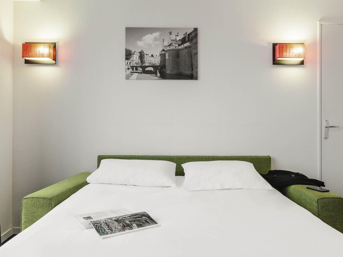 Bedroom 2, Aparthotel Adagio Access Nantes Viarme, Loire-Atlantique