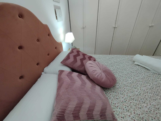 Room 5, Coquetty Housing In Santander Bay, Cantabria