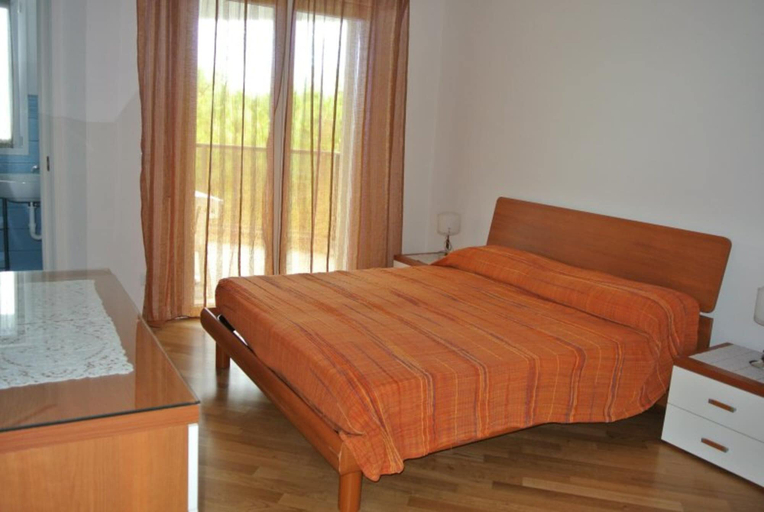 Room 2, Fully Equipped Central Lignano Flat With Wi-fi, Udine