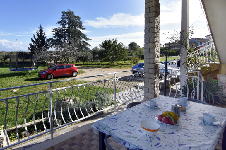 Outdoor dining, Green Retreat Near the Coast, Umag