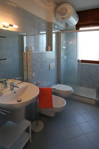 Bathroom, Comfortable sea View Stay, Udine