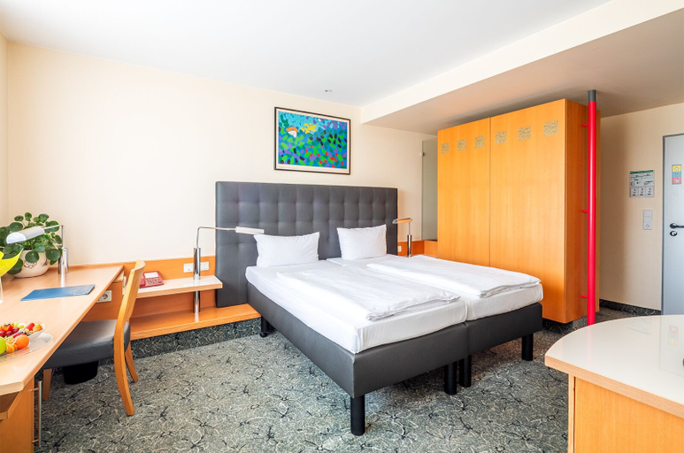 Bedroom 5, Abacus Tierpark Hotel Berlin, Berlin