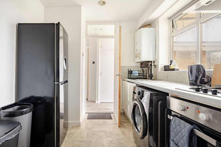 Laundry 4, Stylish 2-Bedroom Apartment in Wimbledon, London