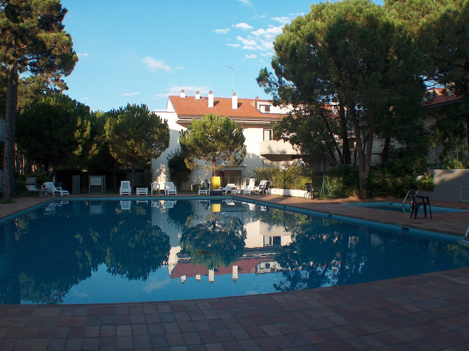 Pool 4, Comfort Getaway Apartment With Pool, Udine