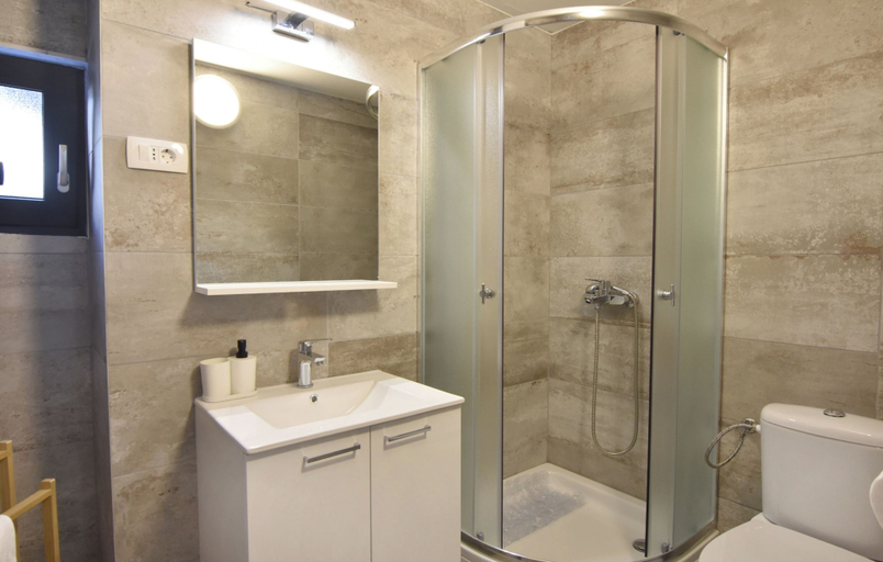 Bathroom 4, Comfortable Vacation Retreat With Parking, Buje