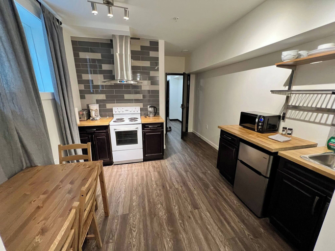 Others 2, Dt 1bed 1bath Cozy Suite 8 Min Walk To Arena, Division No. 11