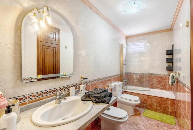 Bathroom 4, Stunning 3 Bedroom Apartment in Radazul With Ocean Views, Santa Cruz de Tenerife